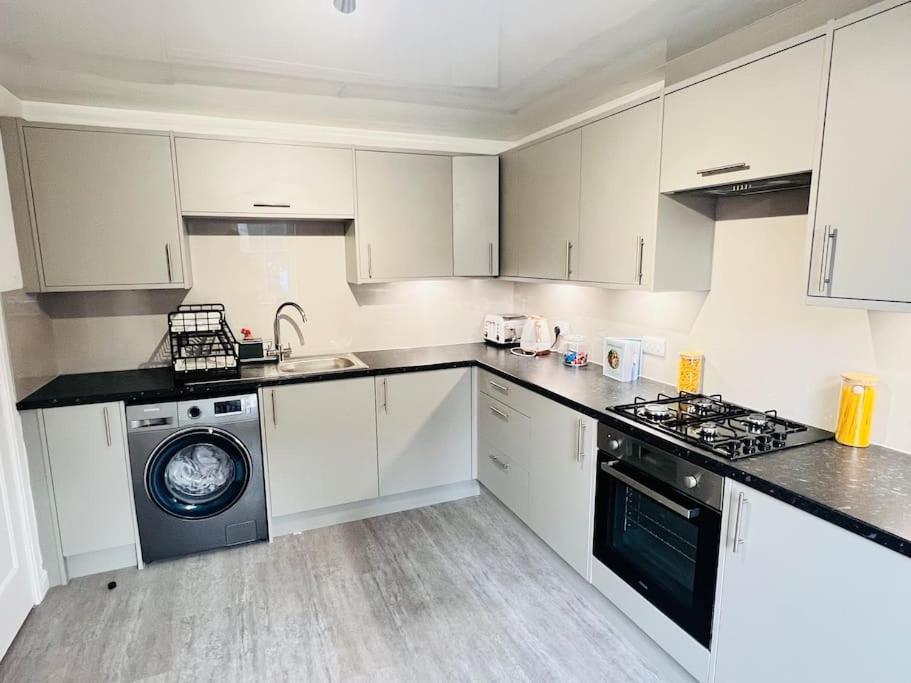 إدنبرة Superb 2 Bedroom Apartment With Free Parking المظهر الخارجي الصورة